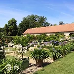 Chateau De Loup Guest house