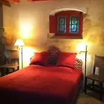 Konukevi Chateau De Loup 3*
