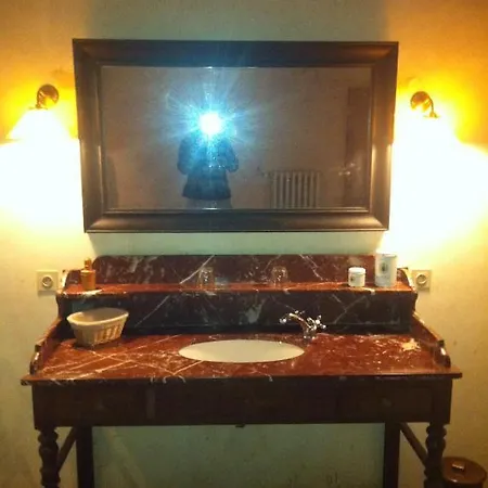 Chateau De Loup Penzion