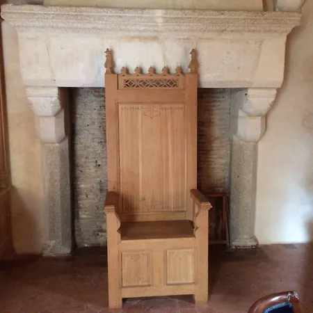 Chateau De Loup Penzion