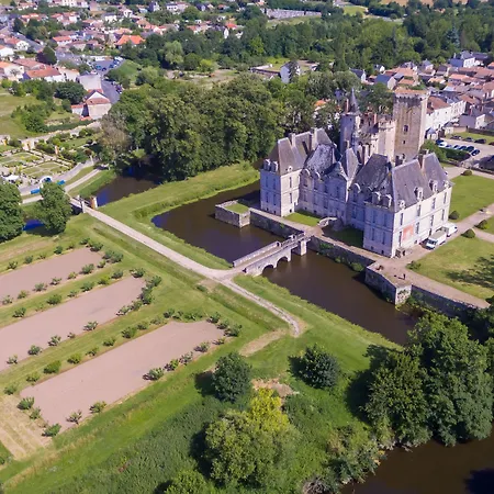 Chateau De Loup Гостевой дом