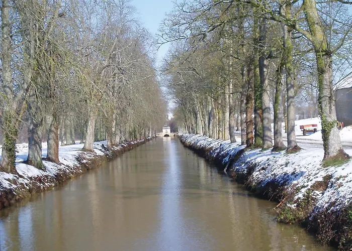 Pensión Chateau De Loup 3*