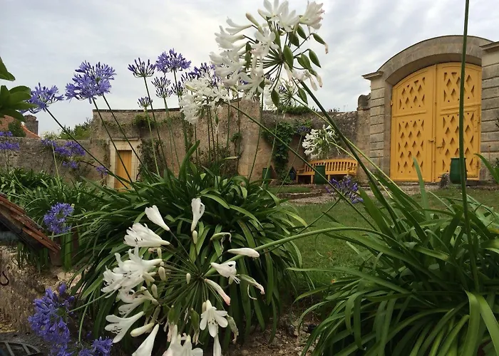 Pensión Chateau De Loup 3*